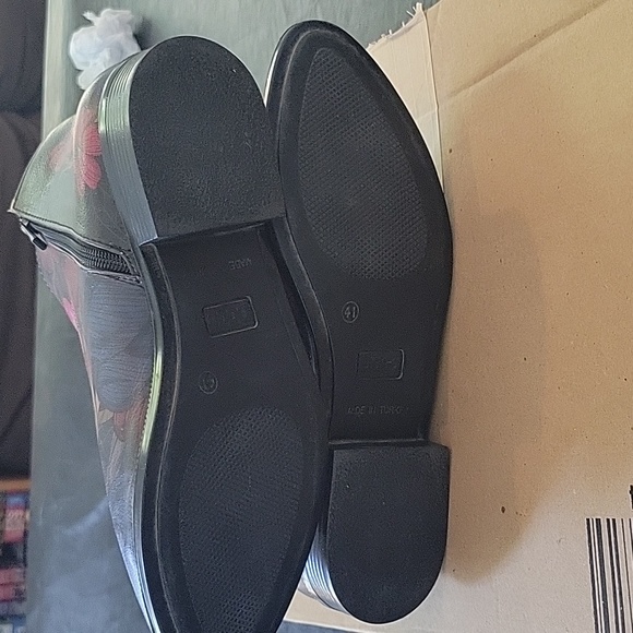 DoGo Vegan Leather Ankle Boots Size 10/41 - Picture 5 of 7